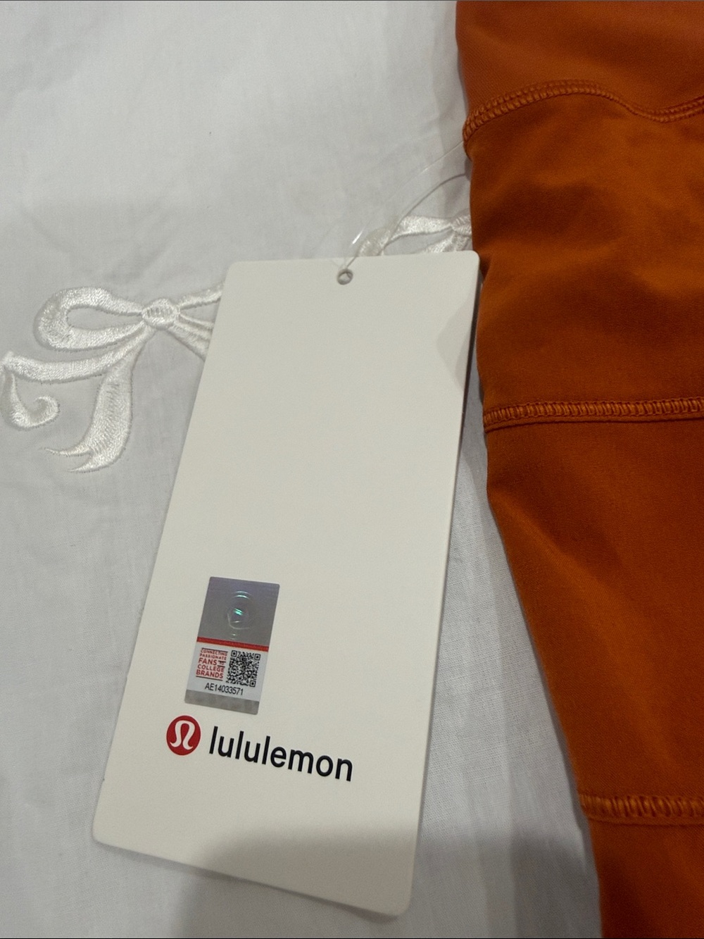 lululemon athletica Pace Rival MR Skirt in burnt orange with white tag - Picture 3 of 9
